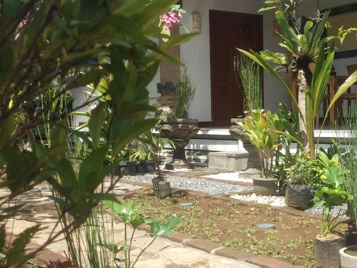 Serongga Guest House Lebih Kültér fotó