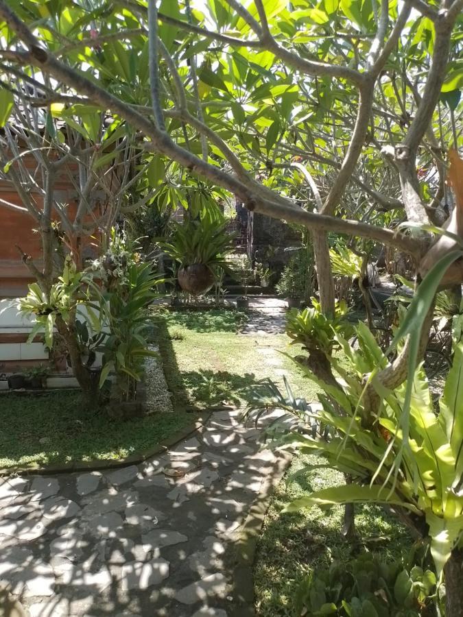 Serongga Guest House Lebih Kültér fotó
