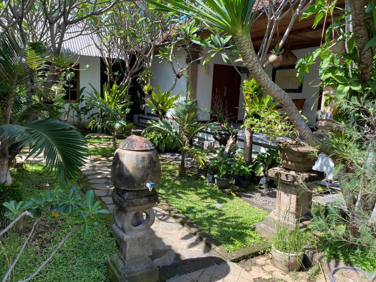 Serongga Guest House Lebih Kültér fotó
